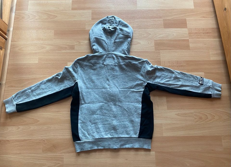 Sweatjacke, grau schwarz, Größe 140 in Delligsen