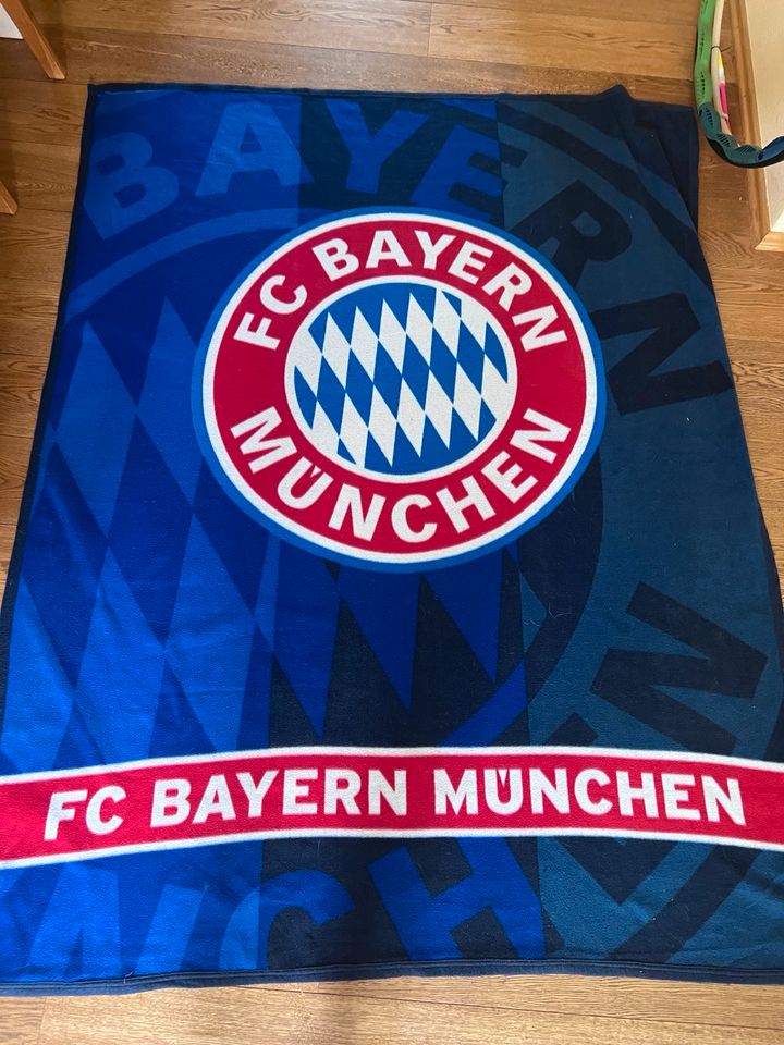 FC Bayern Decke Fleece Fleecedecke XL in Karlsfeld