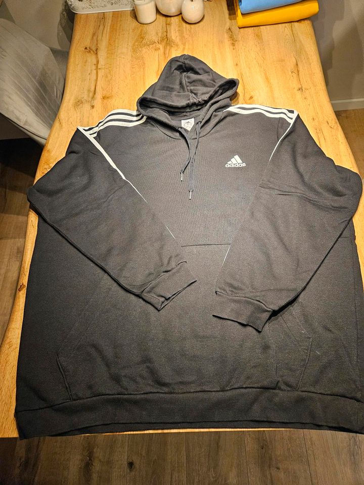 Adidas Kapuzensweatshirt in Warstein