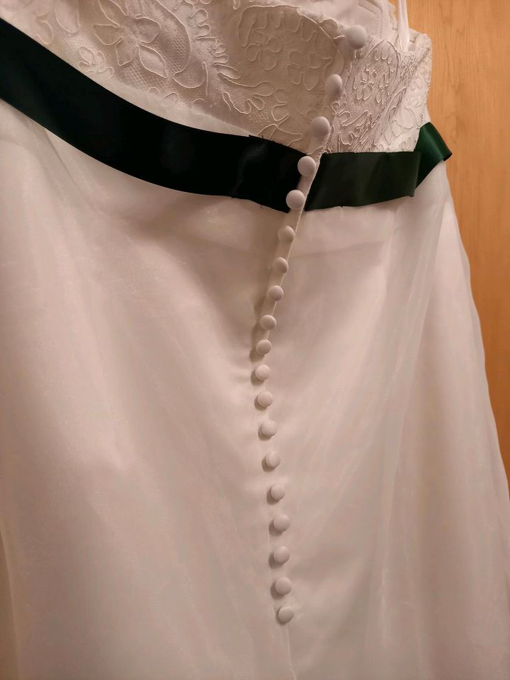 Hochzeitskleid mit Bolerojacke *gegen Spende* in Kerken