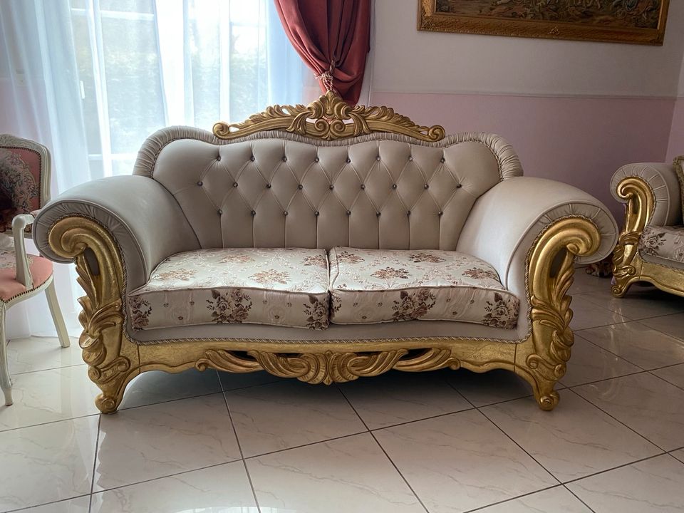 Couch/Sofa Gold beige Antiker Style 2-Sitzer in Neustadt a.d.Donau