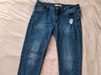 Blaue Denim Jeans mit Reißverschluss und Risse Nordrhein-Westfalen - Hagen Vorschau