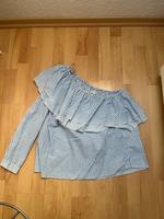 Zara Bluse M 38 gestreift asymmetrisch schulterfrei blau Leipzig - Altlindenau Vorschau