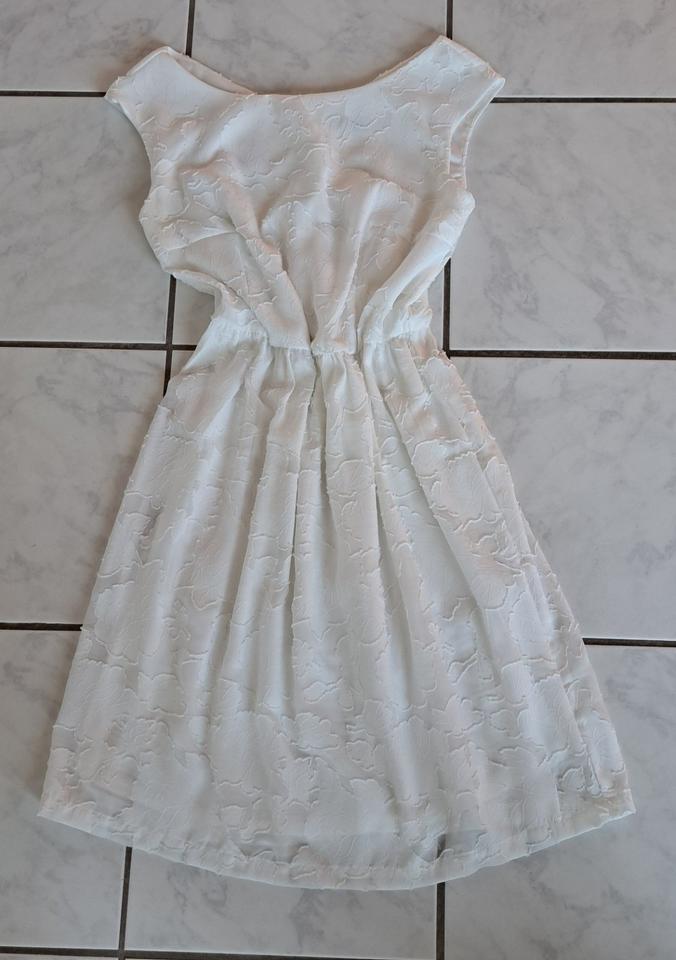 Kleid, weiß, festl., Gr 38, florale Spitzendesign, gefüttert in Horbach