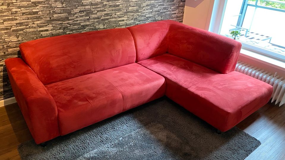 Ecksofa (2-Sitzer mit Ottomane) inkl. Teppich (falls gewünscht) in Hamburg