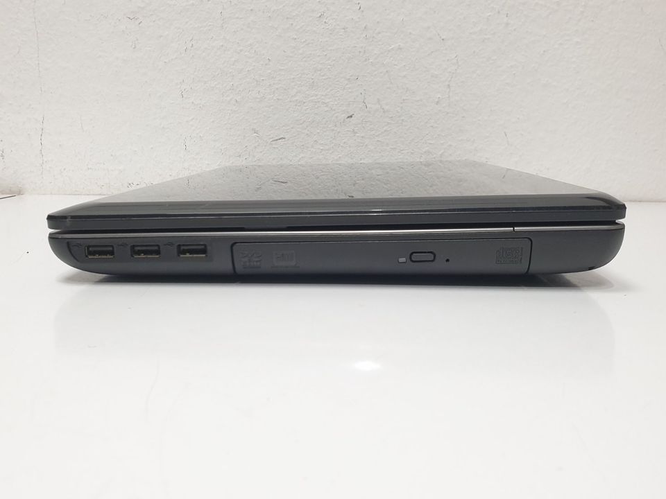 Medion Akoya Notebook 500GB HDD 4GB Laptop Windows 7 Pro 15,6" in Fellbach