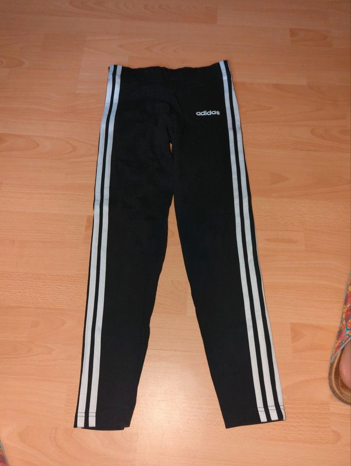 Leggings Adidas Gr 152 schwarz in Emsbüren