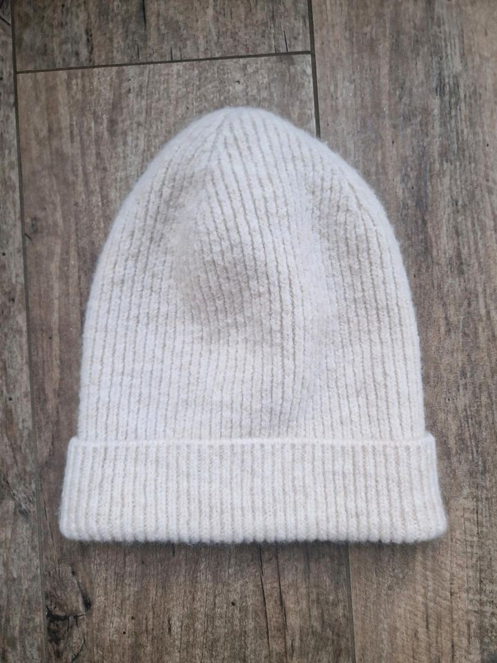 Beanie C&A, wie neu in Nittel