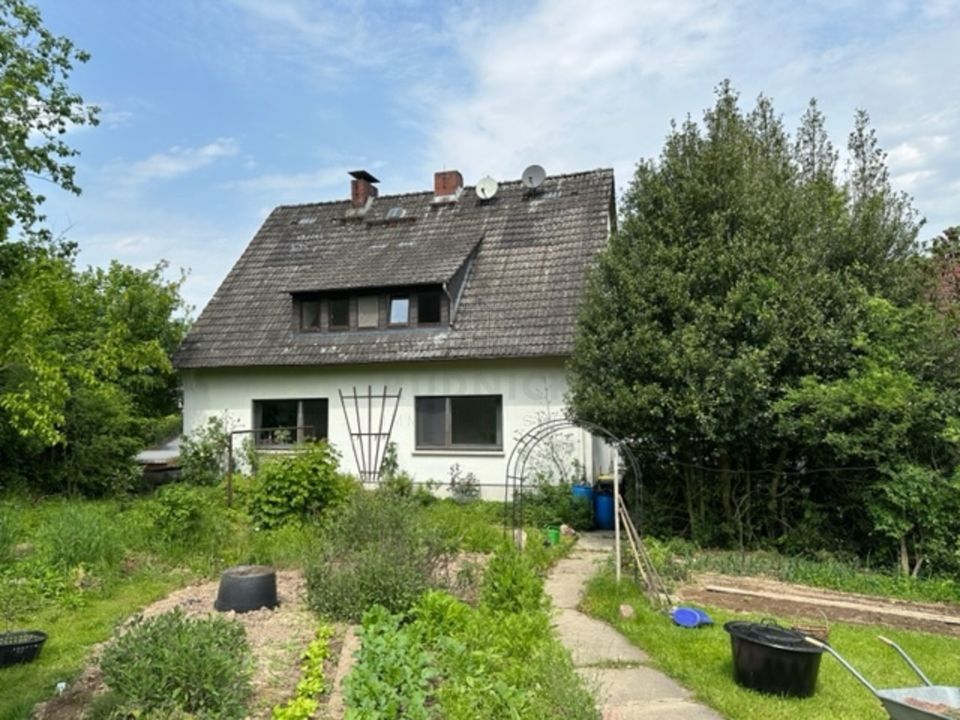 RUDNICK bietet TRAUM für TIER-/, Garten- und Ruheliebhaber: Haus mit 2 Wohnungen auf 3.700 qm Grd. in Rinteln