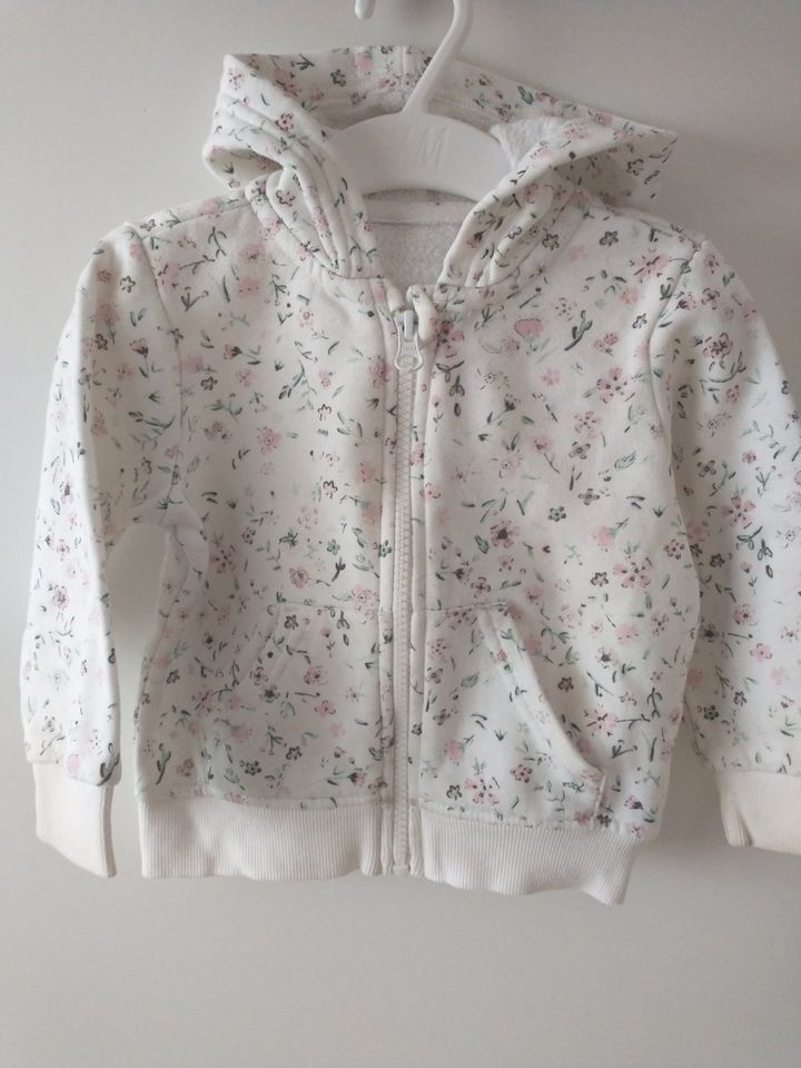 ★ ZWILLINGE ★ Jäckchen Cardigan x2 weiß Blumen allover Primark in München