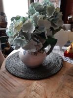Krug mit künstlichen Hortensien ,Blumenase,Kunstblumen,Vintage Nordrhein-Westfalen - Oberhausen Vorschau