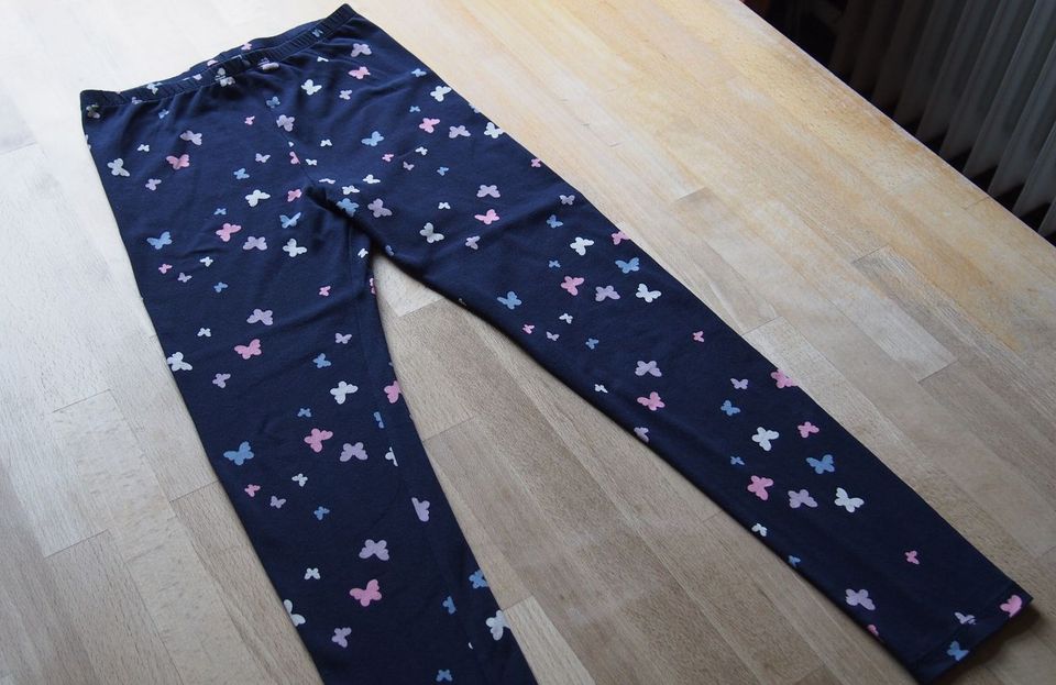 *Reserviert* H&M Leggings Schmetterling dunkelblau in Gr. 134 in Hamburg