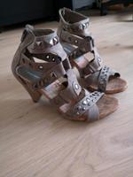 Sandalen mit Absatz und Nieten Niedersachsen - Lüneburg Vorschau