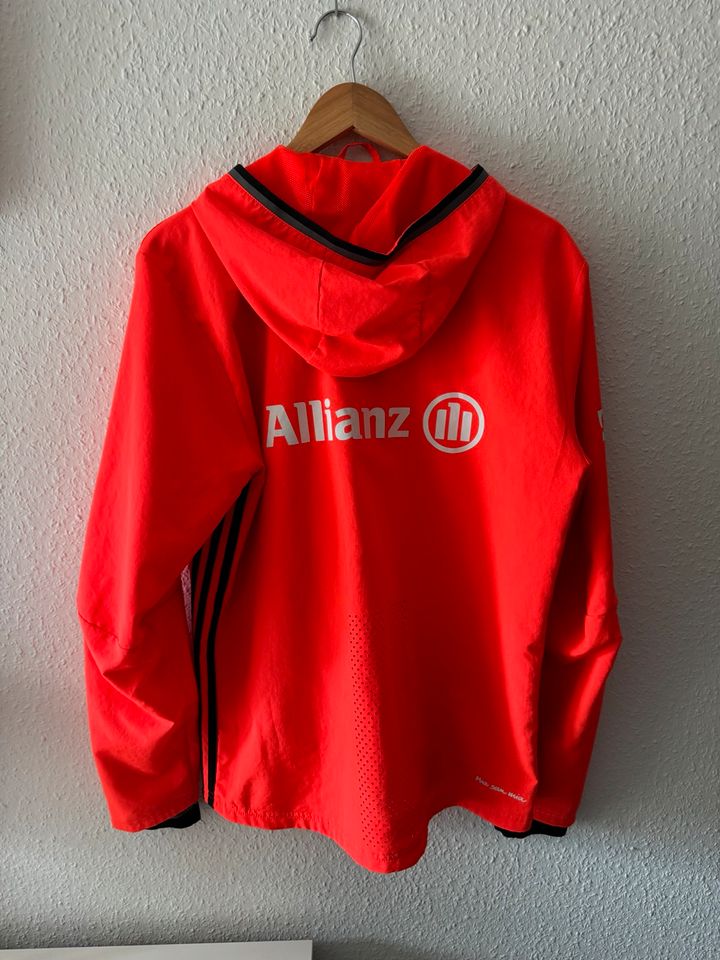 FC Bayern München M Adidas Jacke Präsentationsjacke in Neuss