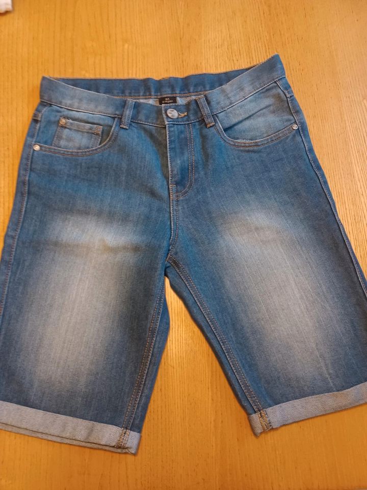 Kurze Hose Jeans Short Gr. 164, wie neu in Velden