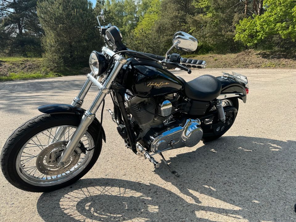 Schöne Harley Dyna Glide FD1,Erstzul.2004 mit 37000 km und Tüv in Paderborn