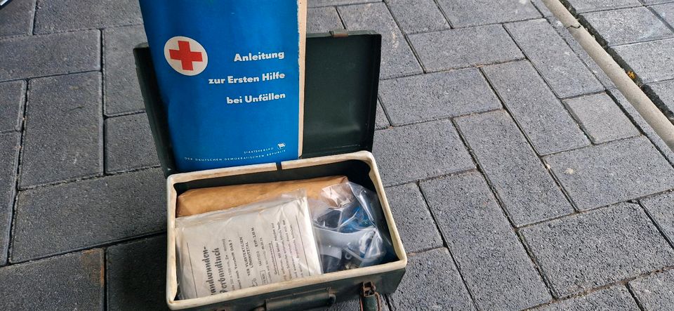 Erste Hilfe Kasten DDR in Lebus