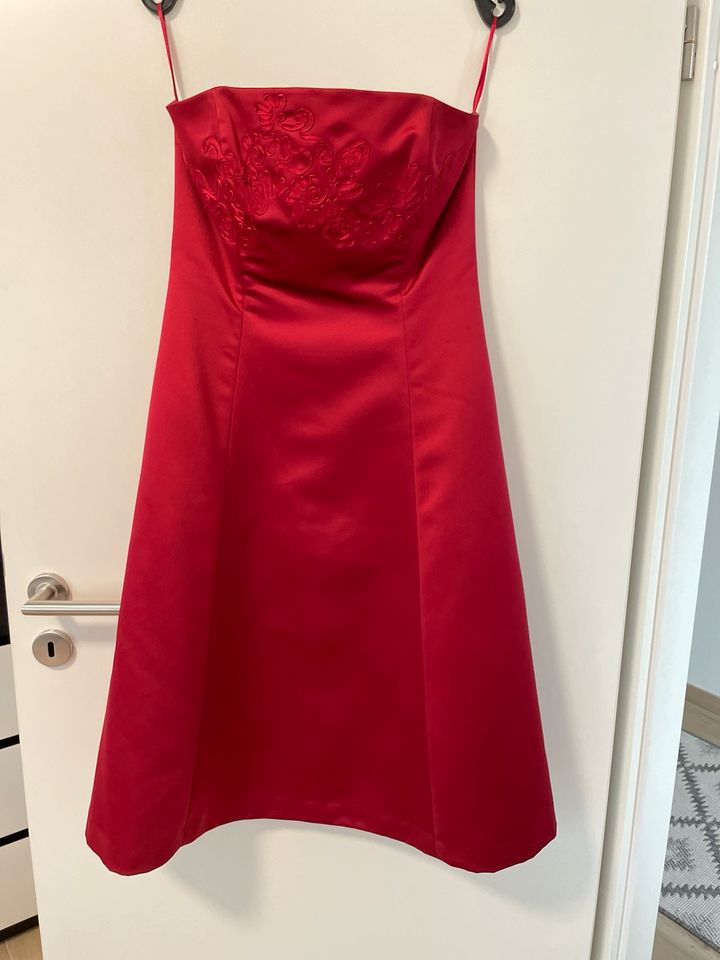 Abendkleid, festliches Kleid, Cocktailkleid, Esprit in Duisburg