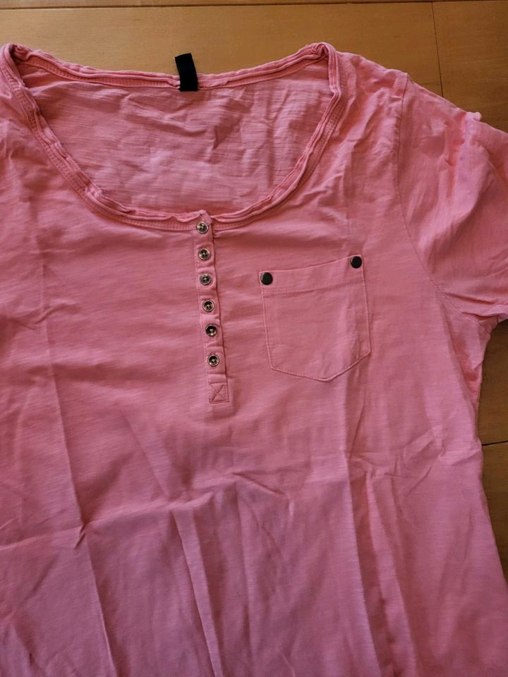 T-shirt pink in Wissen