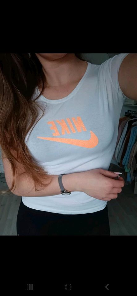 Nike T-Shirt weiß Orange glitzer S in Rümpel