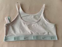 Nike Sport  Bustier Sport-BH in Gr. 156-166 Hessen - Griesheim Vorschau