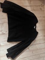 Pullover von H&M mit ausgefallenen Ärmeln in Falten gelegt Bayern - Mering Vorschau