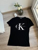 Damen Calvin Klein Tshirt Gr. M schwarz weiß Logo Print Shirt Bayern - Eckersdorf Vorschau
