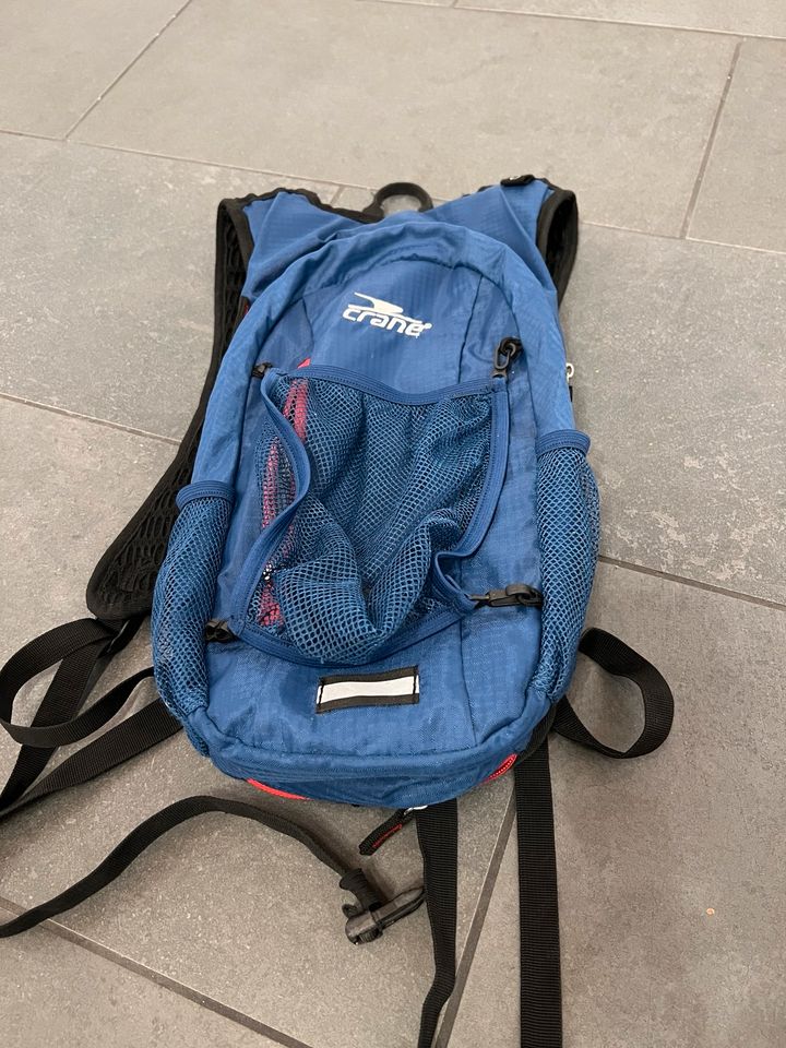 Kleiner Rucksack inkl . Regenschutz in Müsch