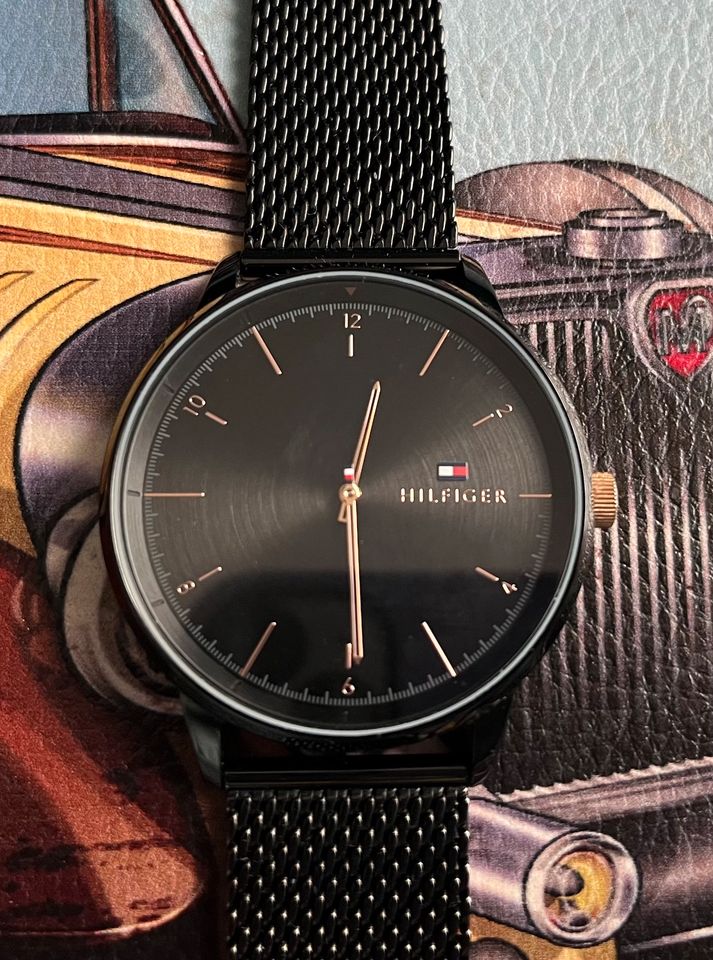 TOMMY HILFIGER UHR in Fiefbergen