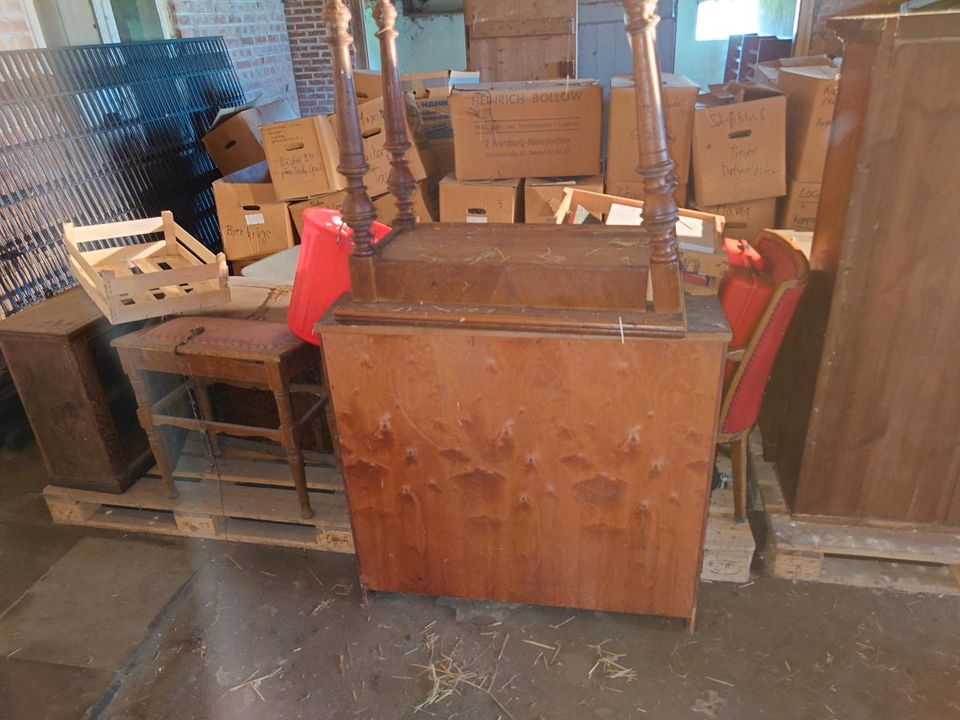 Antiquitäten Antik Schrank Sessel Spiegel Tisch in Moorrege