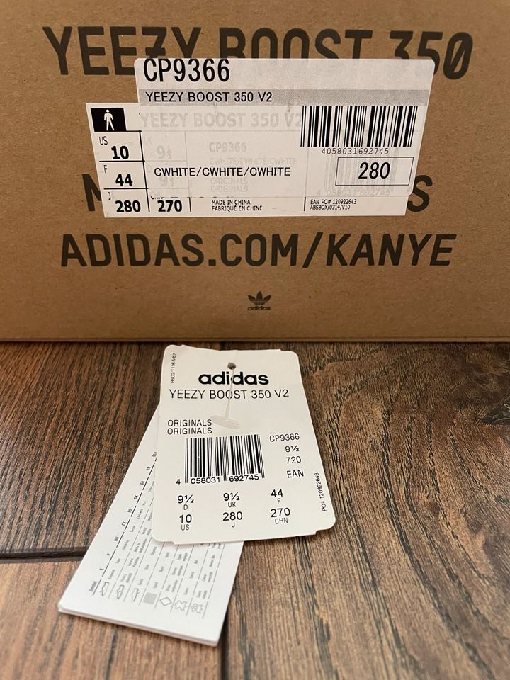 YEEZY BOOST 350 V2 Cream / White Gr. 44 in Coburg