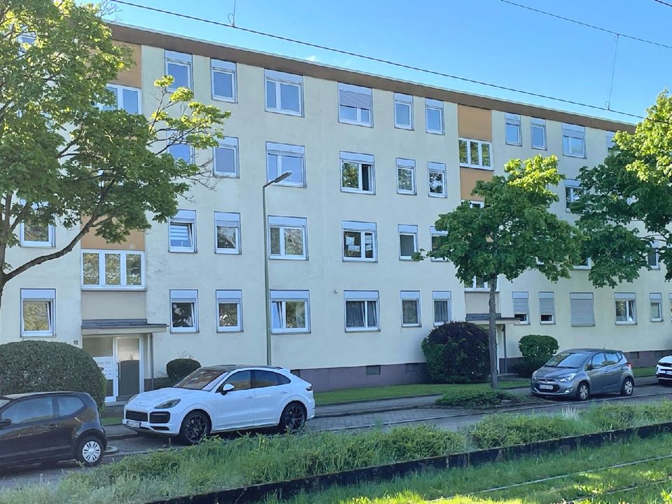 ERSTBEZUG! Frisch sanierte 2,5-Zimmer-Wohnung mit Balkon und TG-Stellplatz in KA-Daxlanden in Karlsruhe
