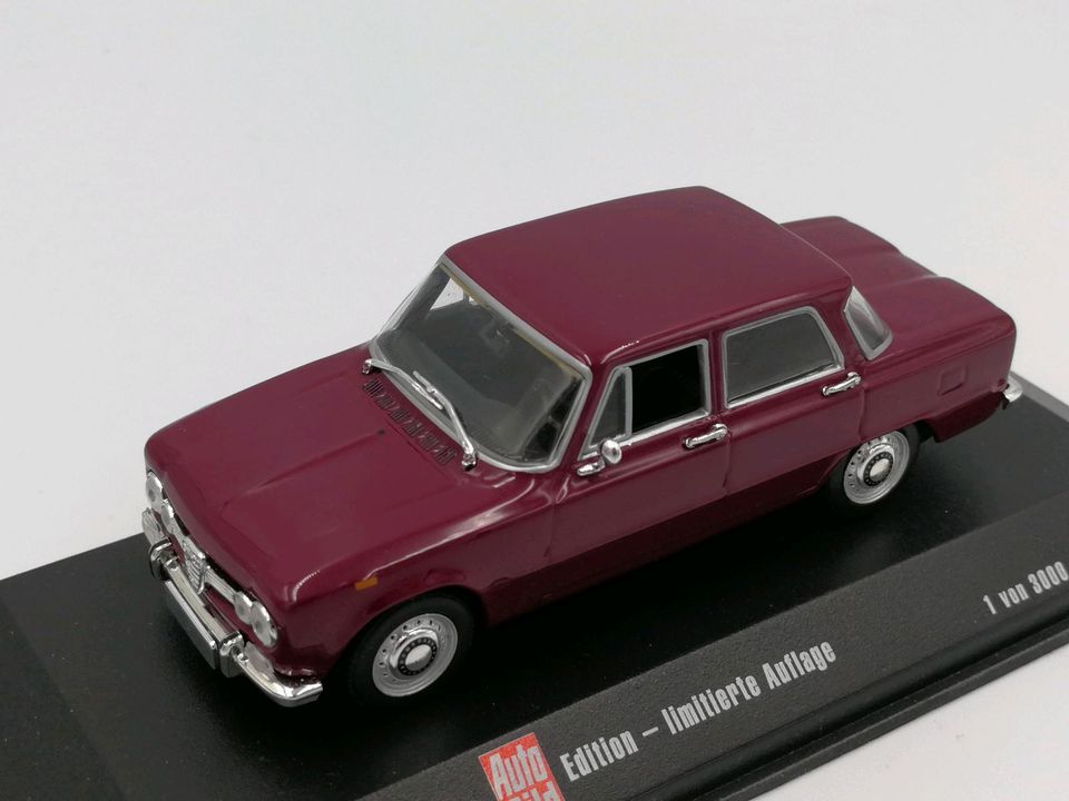 Alfa Romeo Model in Vitrine, 1/43, Minichamps in Gera