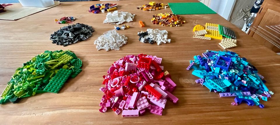 LEGO Teile (über 2600 Stück) Friends, Elves, Classic +Grundplatte in Solingen