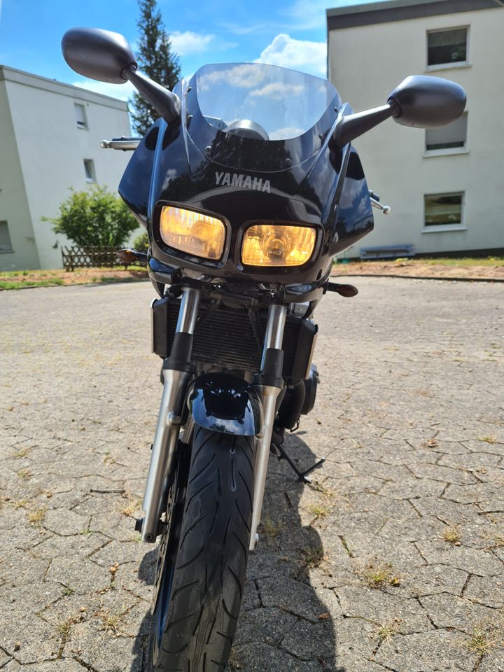 Yamaha Fazer FZS 600 in Menden