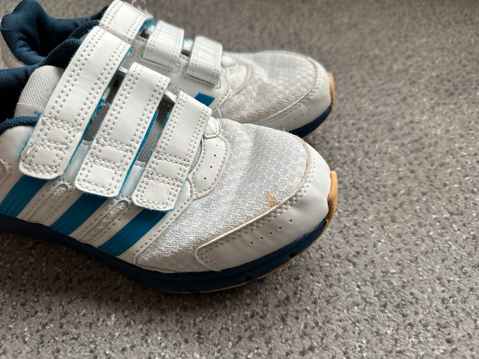 Adidas Fitnessschuhe, non-marking, Hallenschuhe, weiß, Gr. 33 in Braunschweig