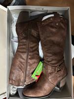 Stiefel Gr.38 Neu hohe Stiefel Gr.38 Köln - Braunsfeld Vorschau