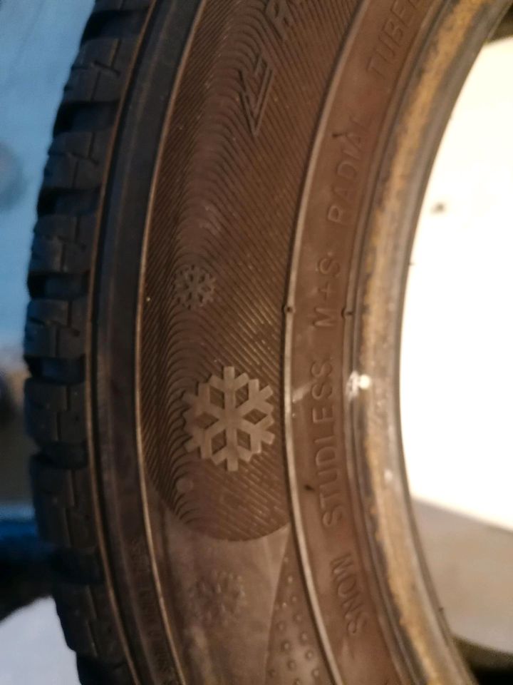 2x wintereifen kumho 185 60 15 - 7mm in Gelsenkirchen