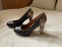 Pumps High Heels schwarz schlange Gr. 39 Hanna White neuwertig Hessen - Oberursel (Taunus) Vorschau