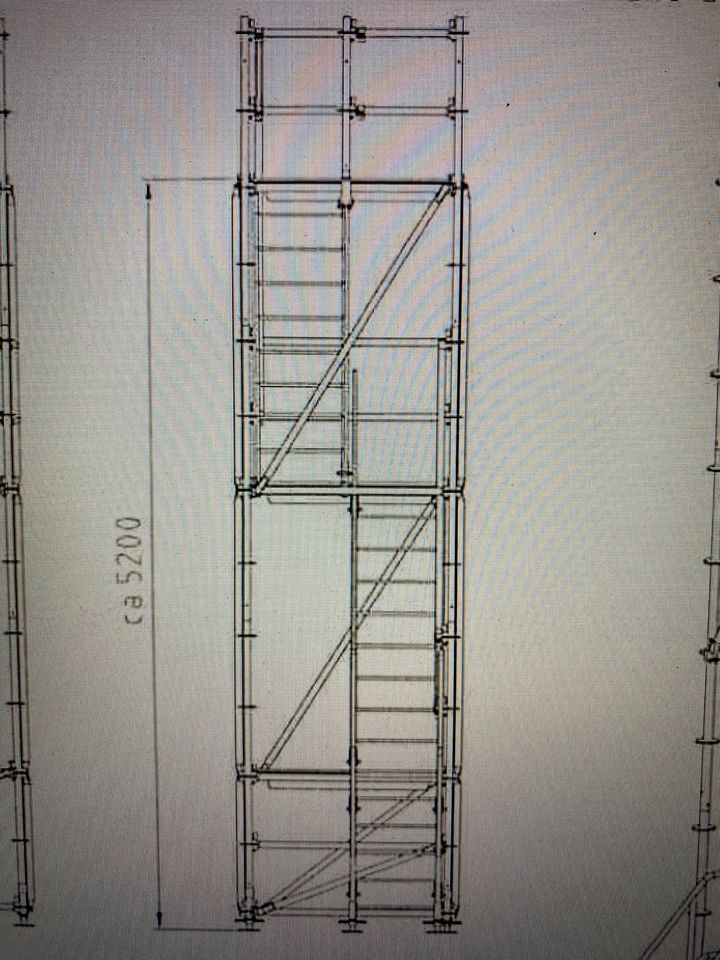 Layer Allround Treppenturm Stahlgerüst mit Alutreppen in Rudolstadt