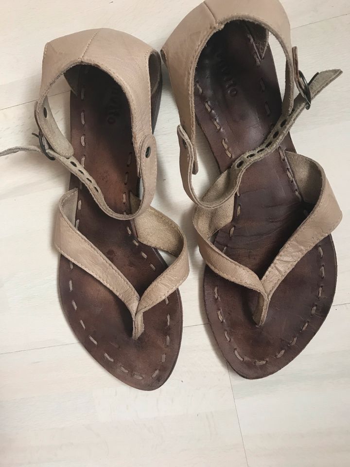 Invito sandalen sales