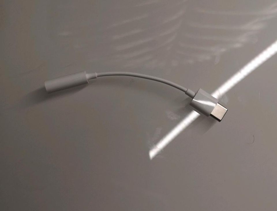 Beats Solo Kopfhörer weiß Kabelgebunden inkl. AUX zu USB-C in Kerpen