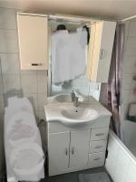 Badezimmer Möbel Spiegelschrank Waschbecken Bad Gäste WC Nordrhein-Westfalen - Bönen Vorschau