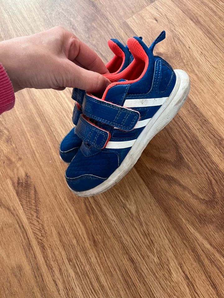 Adidas 26 Sneakers Turnschuhe Sportschuhe blau orange Kinderschuh in Frankfurt am Main