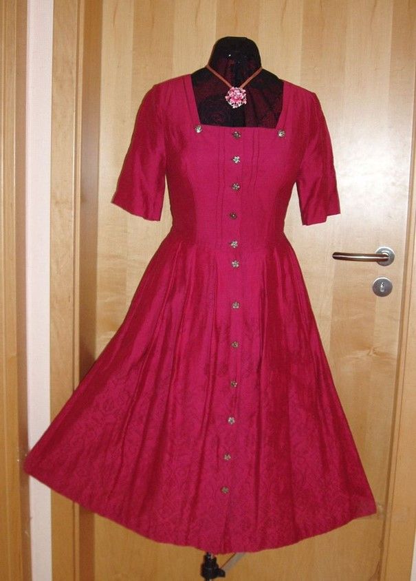 Schönes Dirndl/Trachtenkleid mit Ärmeln Gr. 38/40 in Herdwangen-Schönach