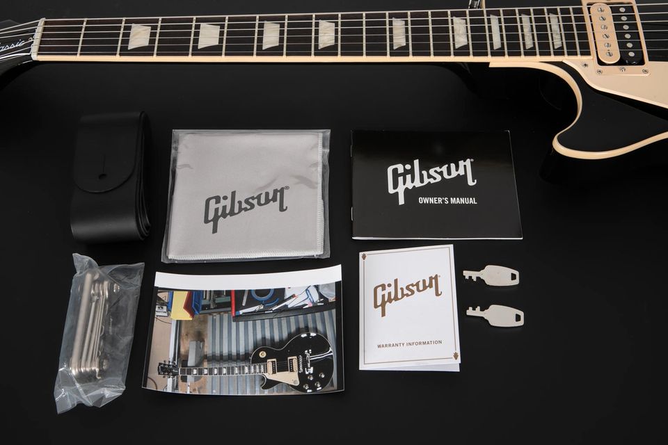 2022 Gibson Les Paul Classic Ebony Lefthand in Paderborn