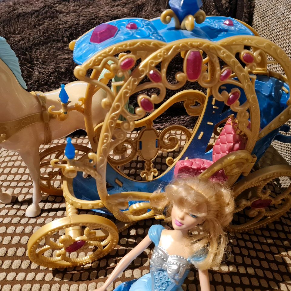 Cinderella-Kutsche mit Pferd und Barbie Prinzessin  guter Zustand in Aachen