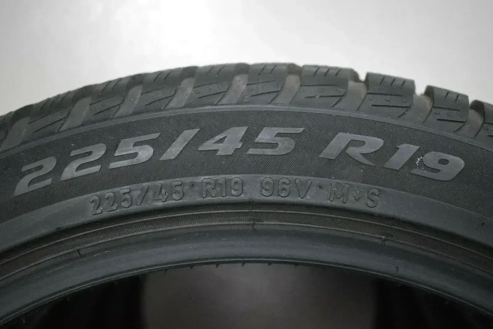 4x Pirelli SottoZero 3 RFT * 225 45 R19 96V Winterreifen Reifen in Großmehring