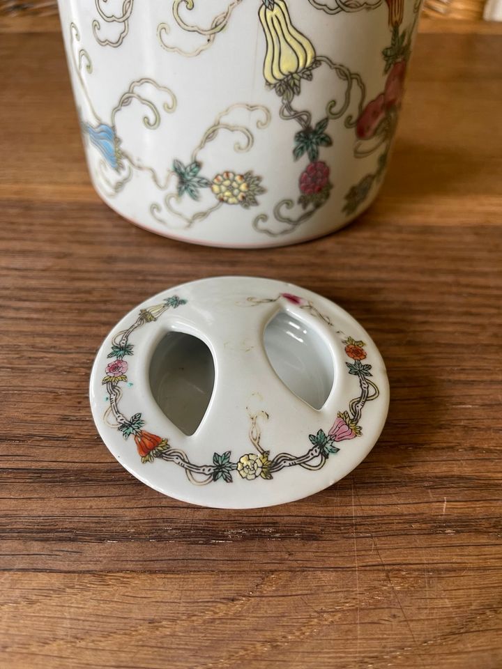 Vintage chinesische Porzellan Canton Teekanne in Prüm