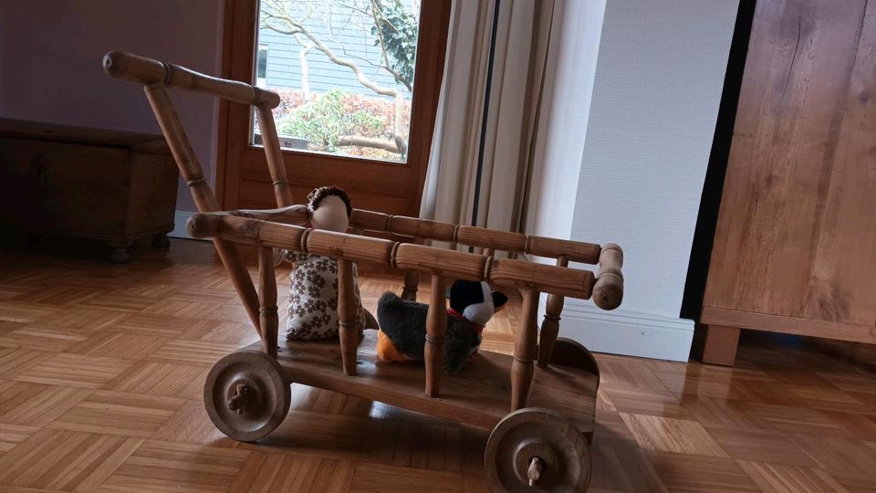 Antiker Puppenwagen in Böhnhusen